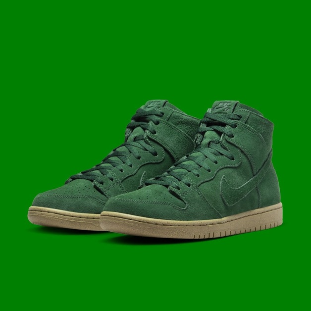 New Nike SB Dunk High in Suede Look Drops in 2022