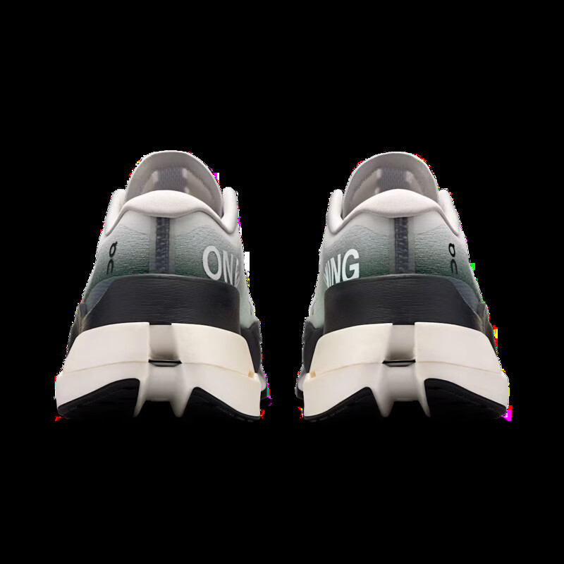 On Cloudboom Max "White/Black" | 3MF30310462