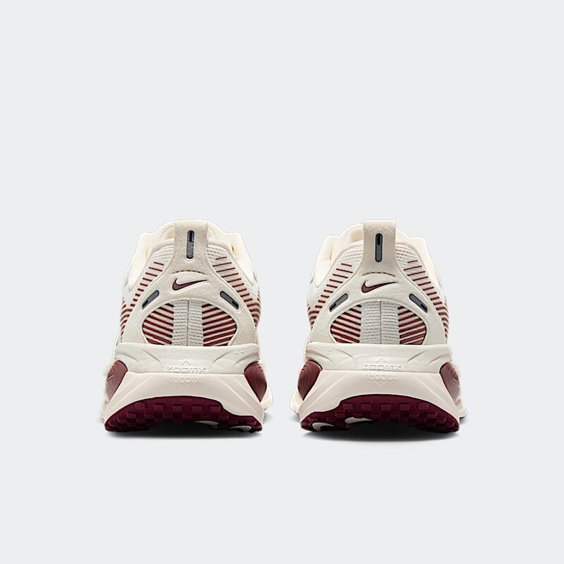 Nike Vomero 18 "Pale Ivory" | HM6804-108