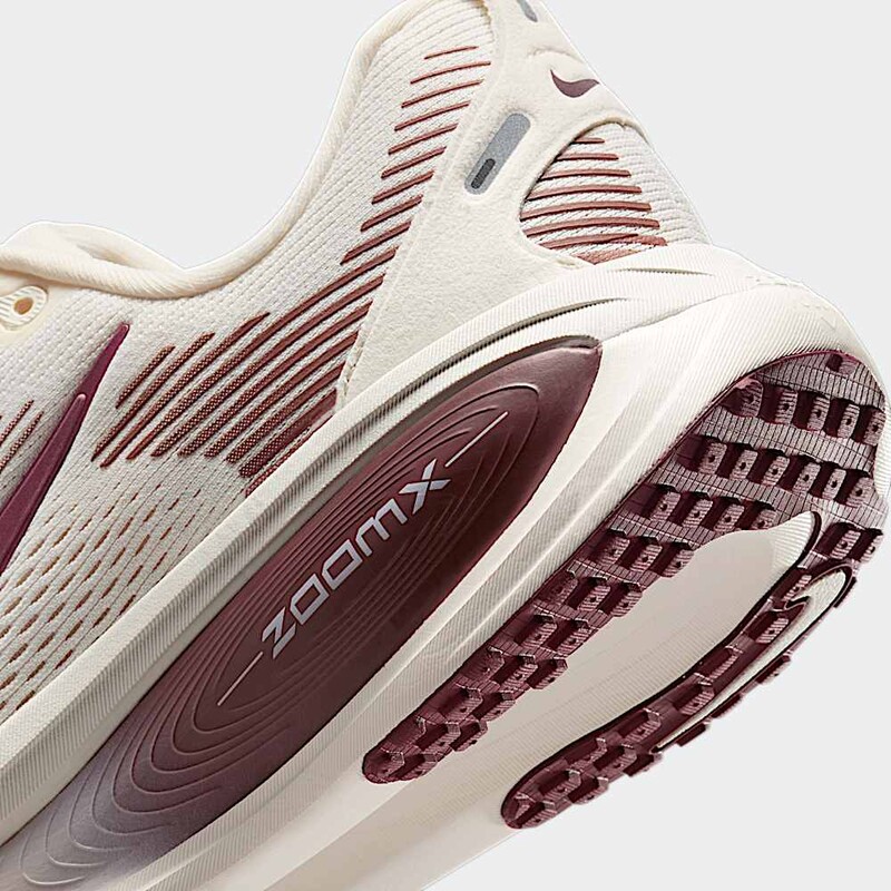 Nike Vomero 18 "Pale Ivory" | HM6804-108