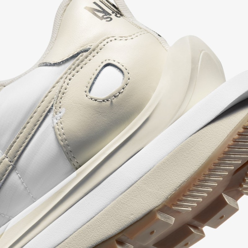 Sacai x Nike VaporWaffle Sail Gum | DD1875-100