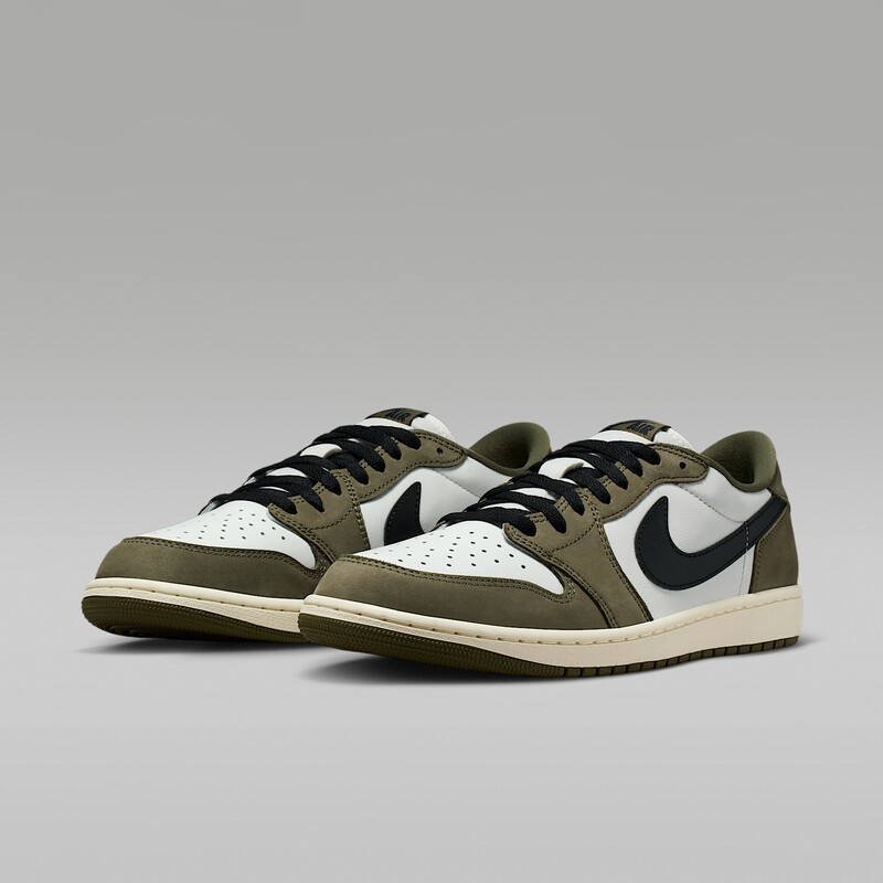 Air Jordan 1 Low OG "Medium Olive" | HQ6998-200