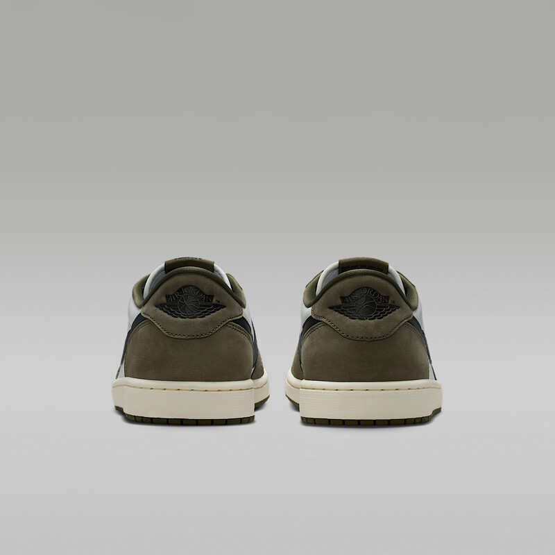 Air Jordan 1 Low OG "Medium Olive" | HQ6998-200