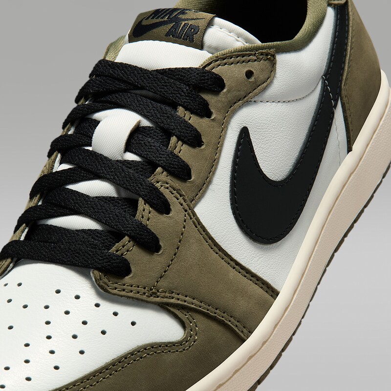 Air Jordan 1 Low OG "Medium Olive" | HQ6998-200