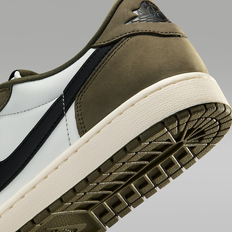 Air Jordan 1 Low OG "Medium Olive" | HQ6998-200