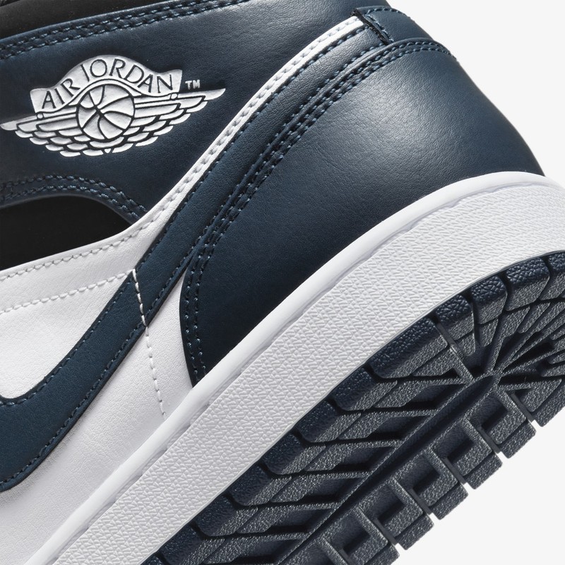Air Jordan 1 Mid Armory Navy | 554724-411