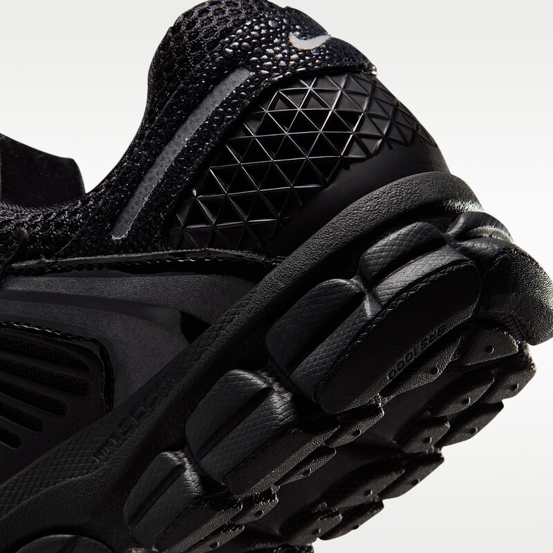 Nike Zoom Vomero 5 "Black" | II6236-001 Nike Zoom Vomero 5 "Black" | II6236-001