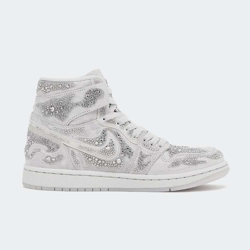 Swarovski x Air Jordan 1 Retro High OG "Vast Grey" | HF6248-002 Swarovski x Air Jordan 1 Retro High OG "Vast Grey" | HF6248-002