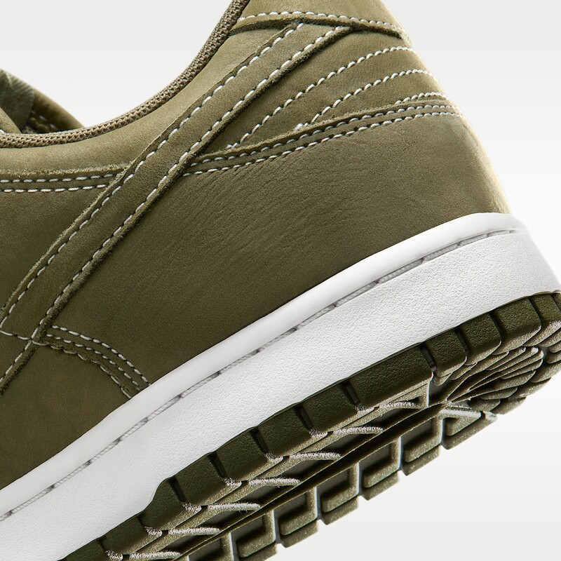 Nike Dunk Low "Medium Olive" | IO4550-200 Nike Dunk Low "Medium Olive" | IO4550-200