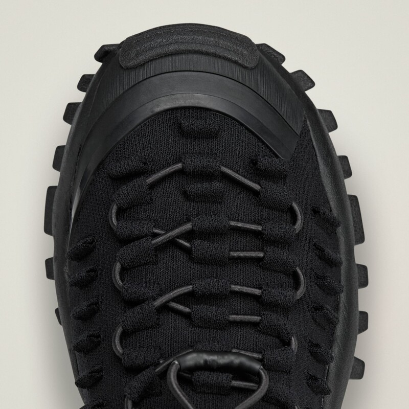Stella McCartney x adidas Seeulater 2 "Core Black" | JR3276