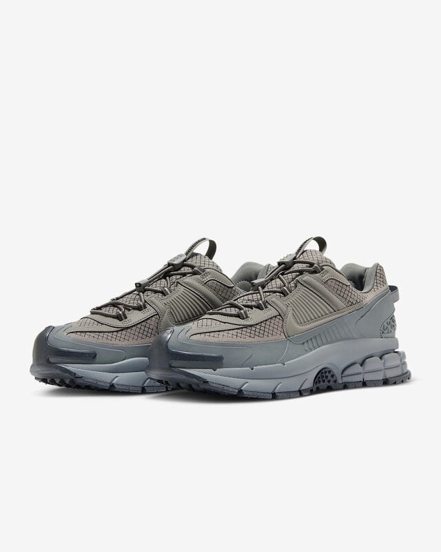 NIke Zoom Vomero Roam "Metallic Pewter" | HV6901-001