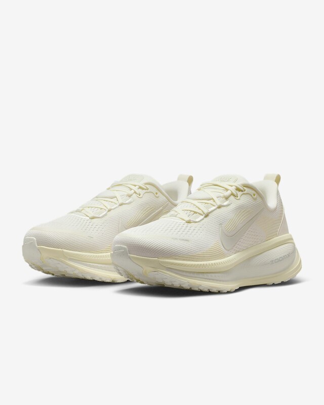 Nike Vomero 18 "Coconut Milk" | HM6804-110 Nike Vomero 18 "Coconut Milk" | HM6804-110