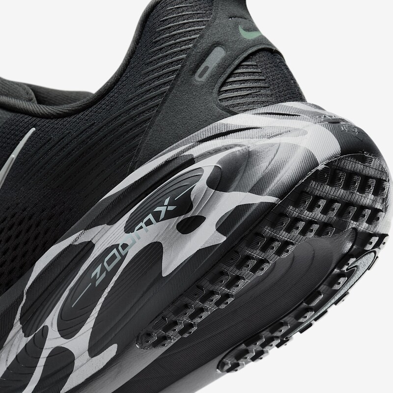 Nike Vomero 18 "Anthracite Reflect Silver" | IM6010-060