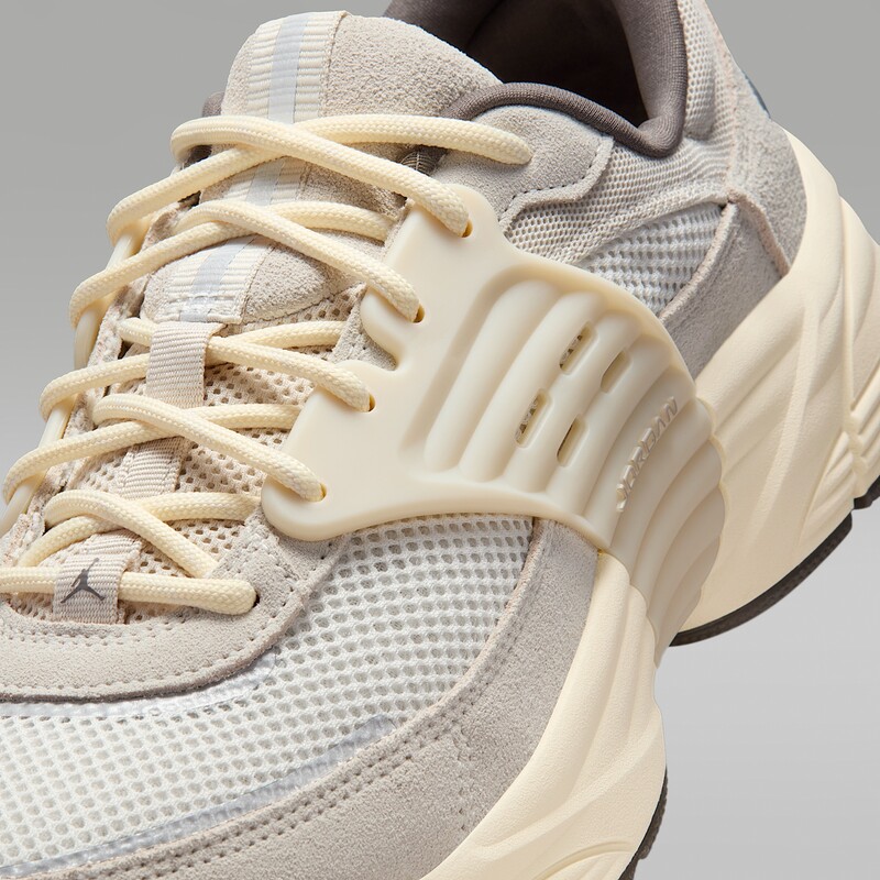 Jordan Trunner "Light Orewood Brown" | IB3722-101 Jordan Trunner "Light Orewood Brown" | IB3722-101