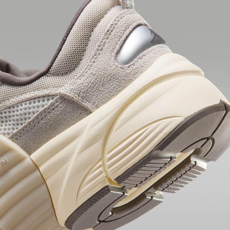 Jordan Trunner "Light Orewood Brown" | IB3722-101 Jordan Trunner "Light Orewood Brown" | IB3722-101