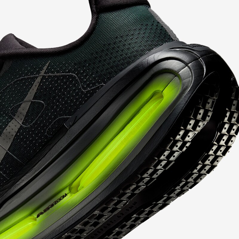 Nike Vomero Premium "Black/Volt" | HQ2050-001