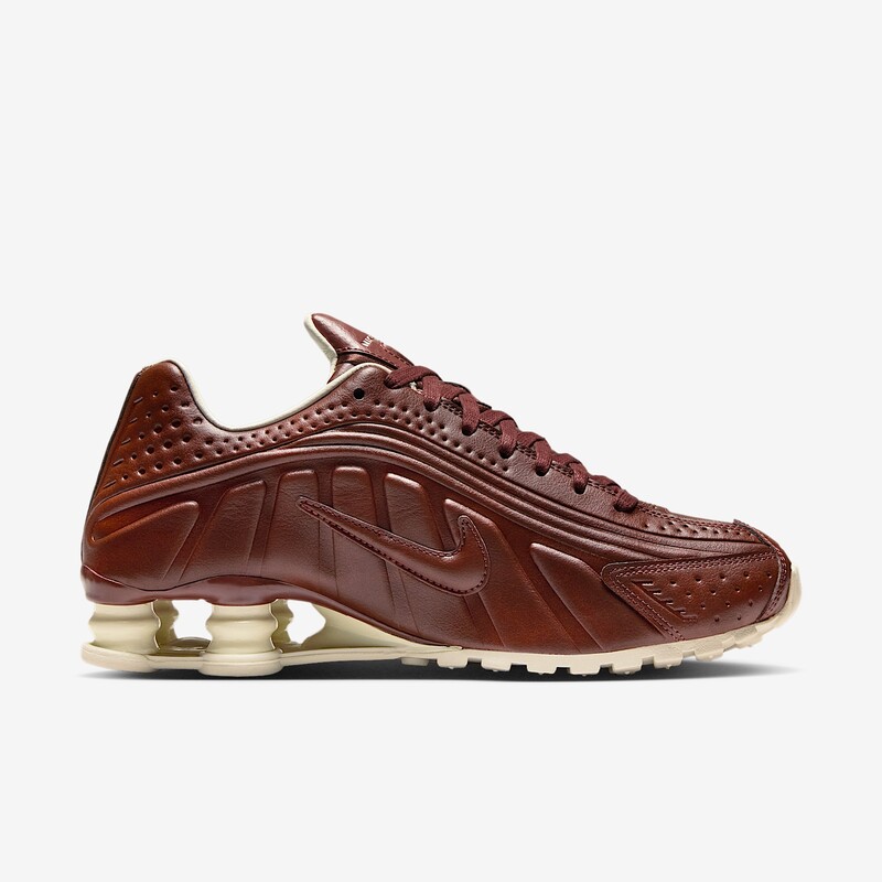 Nike Shox R4 "Dark Pony" | IM6690-220
