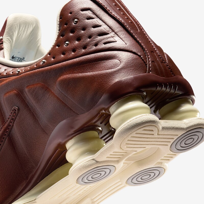 Nike Shox R4 "Dark Pony" | IM6690-220