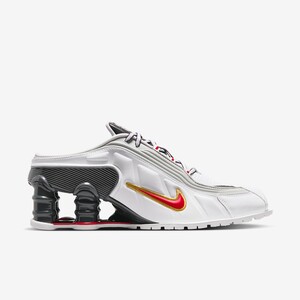 Martine Rose x Nike Shox MR4 "Metallic Platinum" | IM5420-100 Martine Rose x Nike Shox MR4 "Metallic Platinum" | IM5420-100