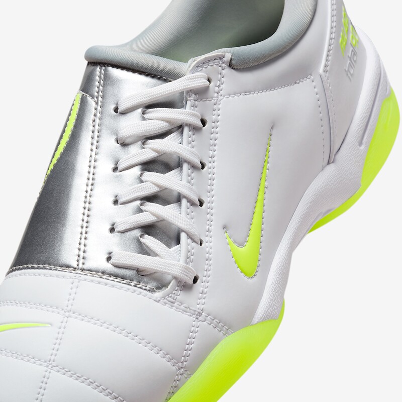 Palace x Nike Total 90 III "Silver" | IM1381-100