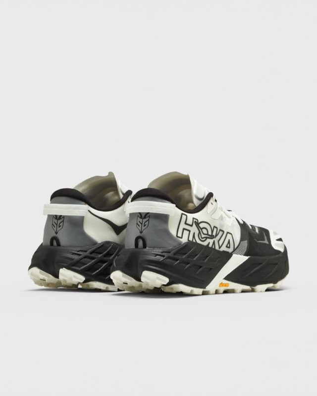 HOKA ONE ONE Speedgoat 7 "Black/White" | 1171928-BWHT
