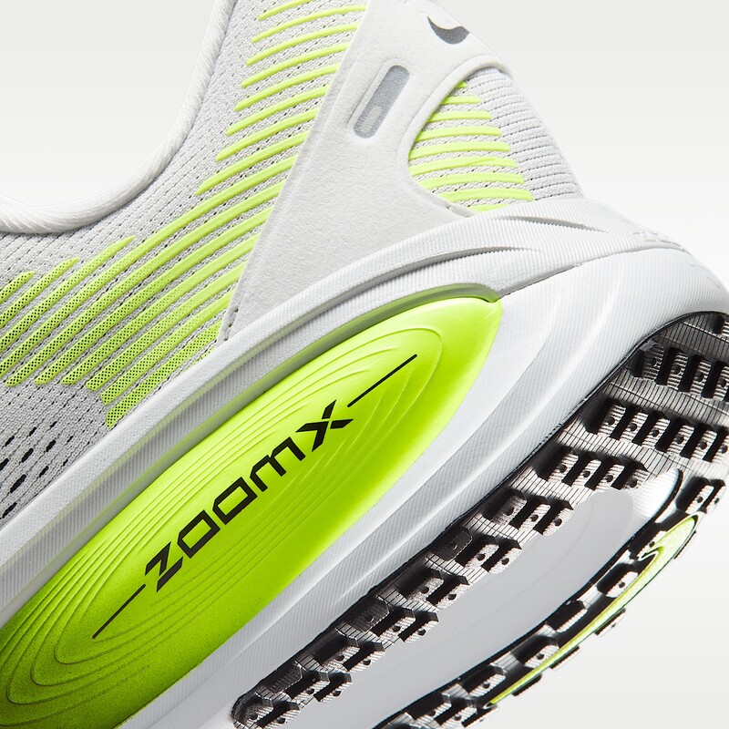 Nike Vomero 18 "Photon Dust/Volt" | HM6803-021 Nike Vomero 18 "Photon Dust/Volt" | HM6803-021