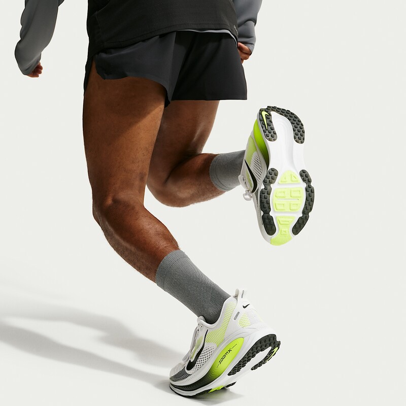 Nike Vomero 18 "Photon Dust/Volt" | HM6803-021