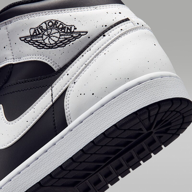 Air Jordan 1 Mid SE "Oreo" | IX3525-010 Air Jordan 1 Mid SE "Oreo" | IX3525-010