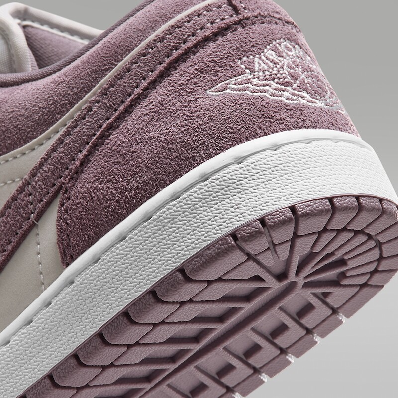 Air Jordan 1 Low "Swan" | DC0774-117 Air Jordan 1 Low "Swan" | DC0774-117