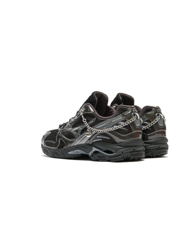 Mizuno Wave Rider 10 Jewels "Black" | D1GA260E02