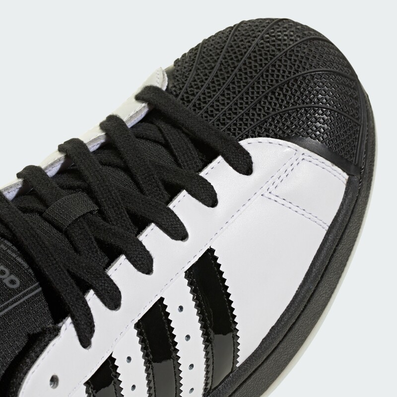 adidas Superstar "Panda" | HQ5666