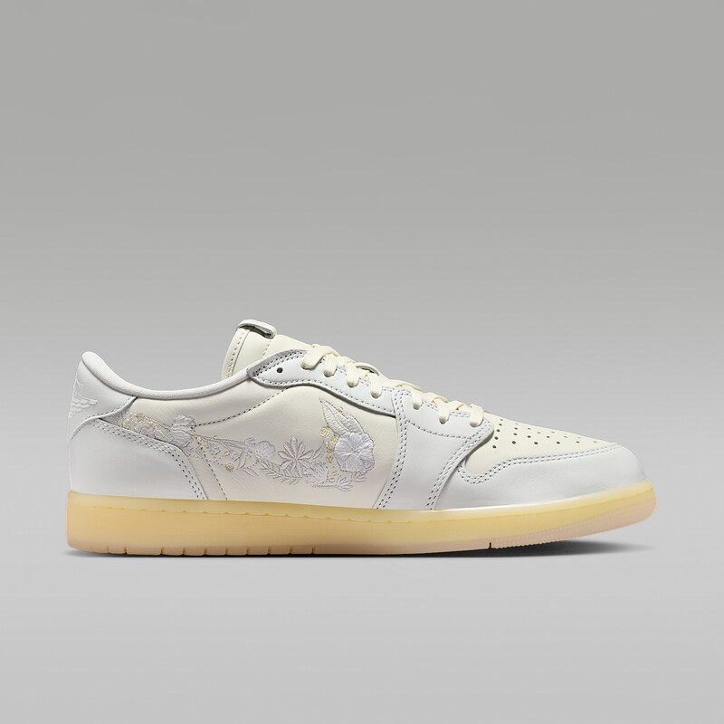 Air Jordan 1 Low OG "Rabbit Floral Swoosh" | IF4391-100 Air Jordan 1 Low OG "Rabbit Floral Swoosh" | IF4391-100