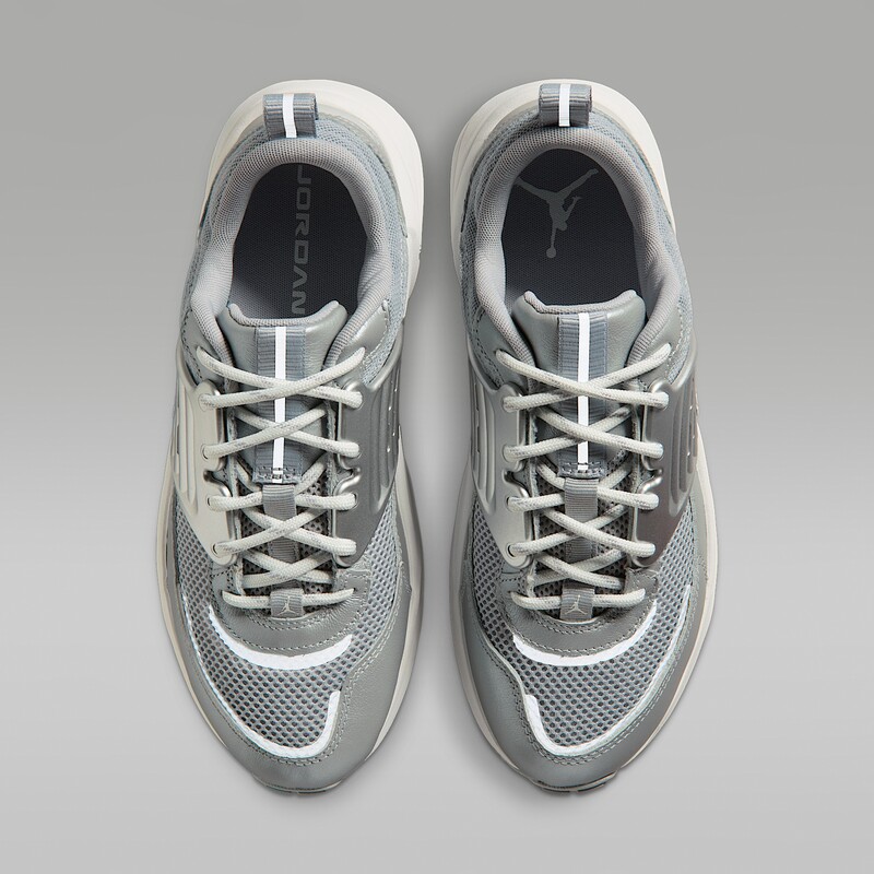 Jordan Trunner O/S "Swan" | IR1839-100 Jordan Trunner O/S "Swan" | IR1839-100