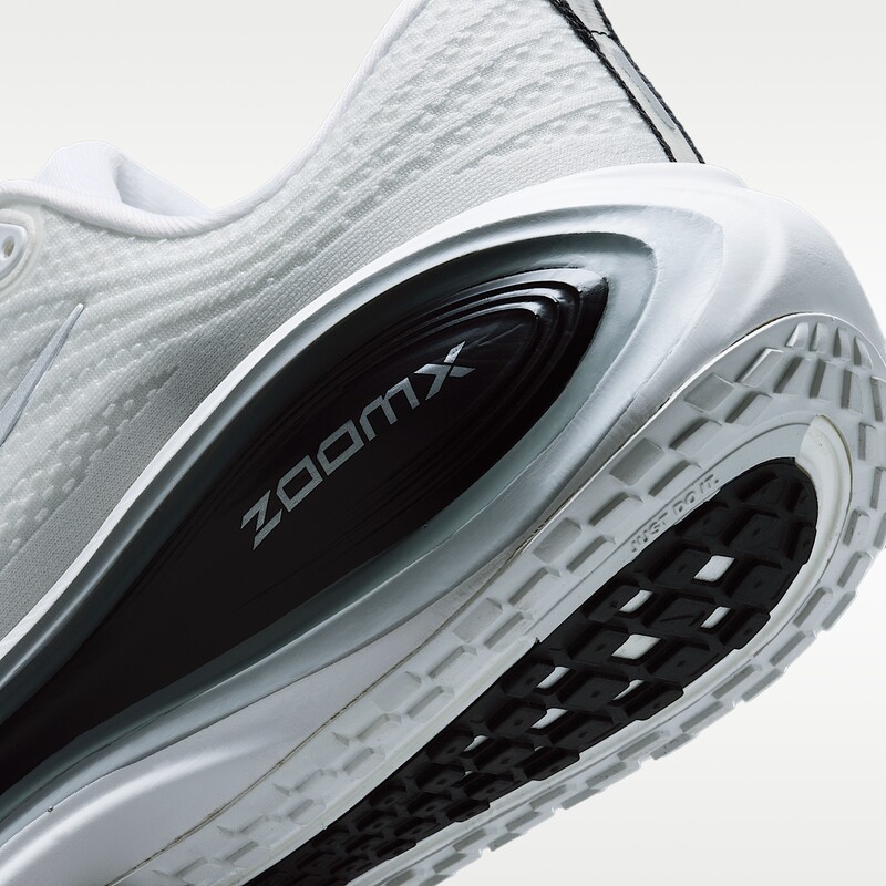 Nike Vomero Plus "Metallic Silver" | II7181-102