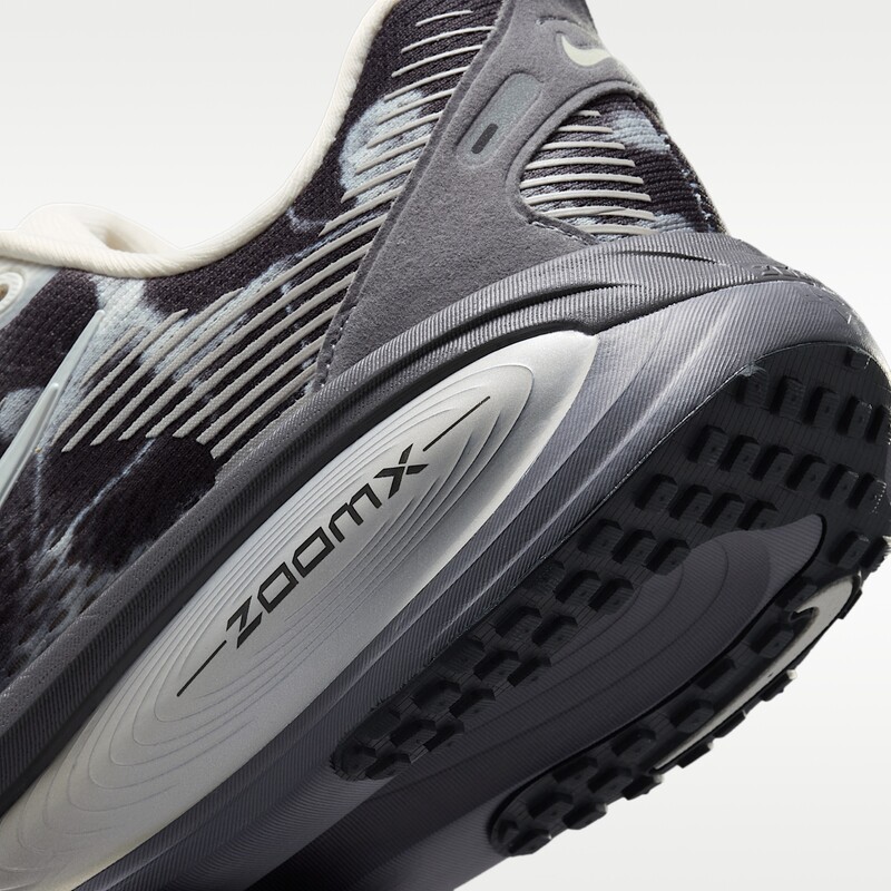 Nike Vomero 18 SE "Pencil Point" | IF4463-002 Nike Vomero 18 SE "Pencil Point" | IF4463-002