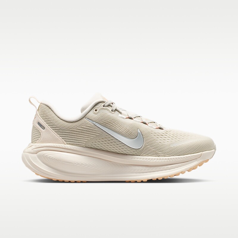 Nike Vomero 18 "Light Bone" | HM6804-012