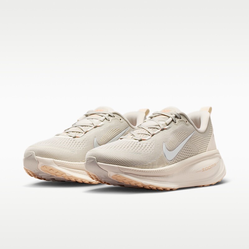 Nike Vomero 18 "Light Bone" | HM6804-012