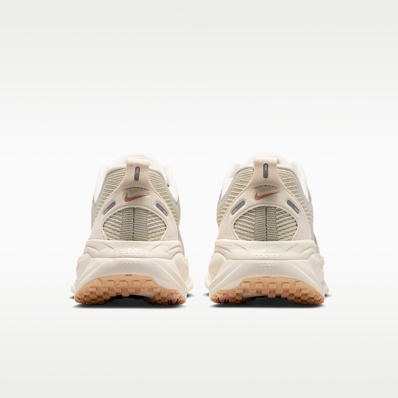 Nike Vomero 18 "Light Bone" | HM6804-012