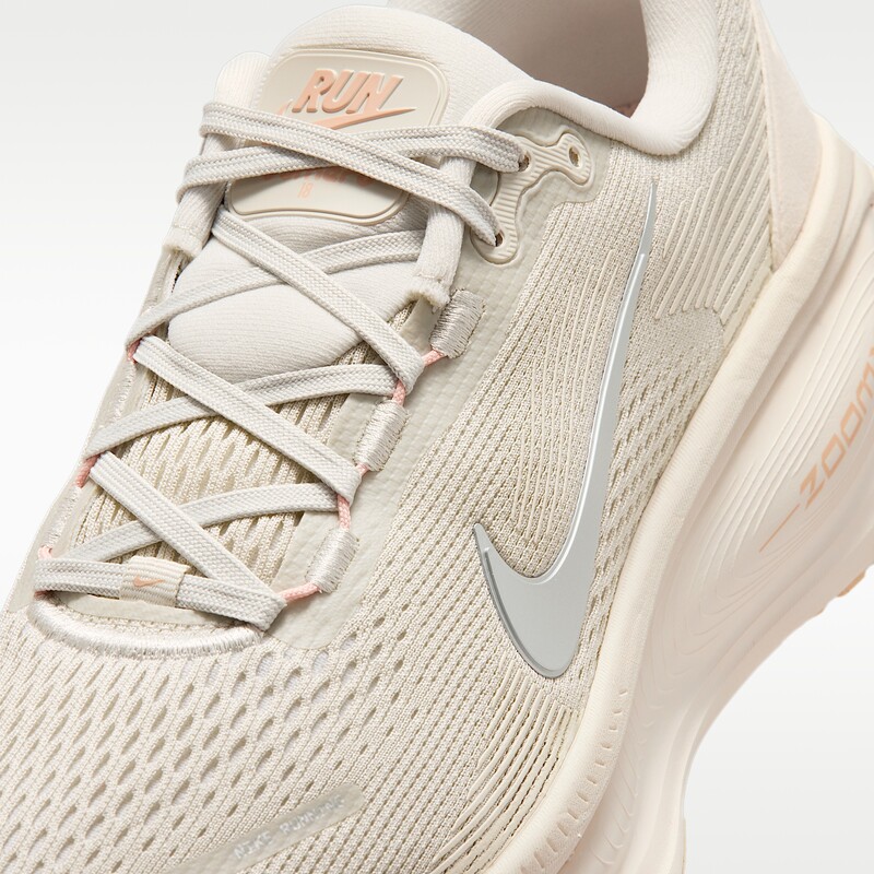 Nike Vomero 18 "Light Bone" | HM6804-012