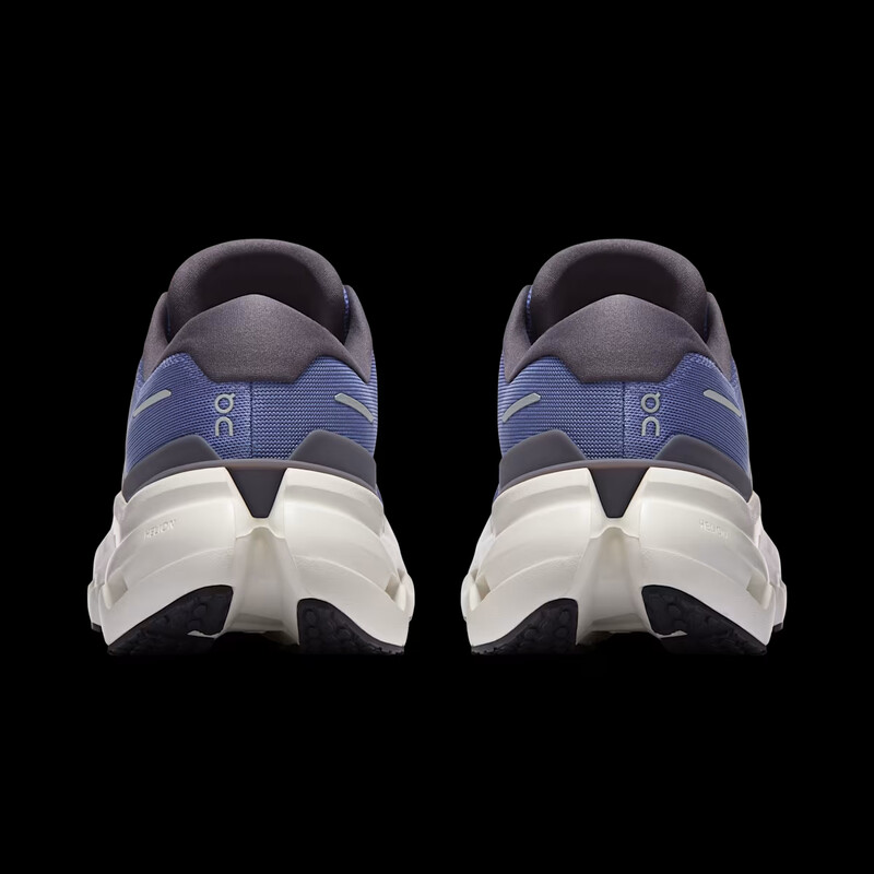 On Cloudrunner 3 "Sailor/Ivory" | 3MG10074750