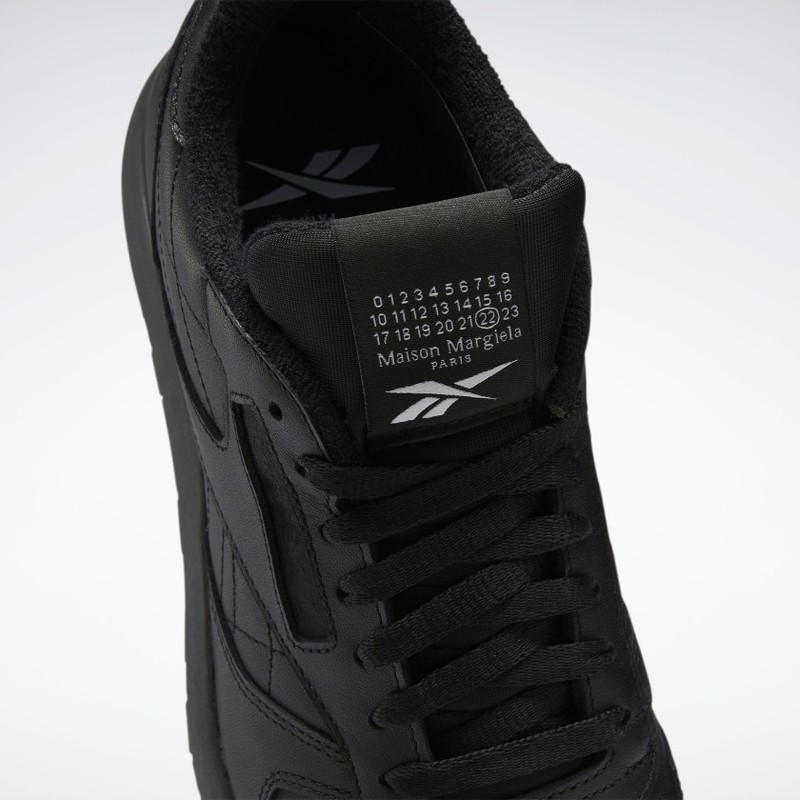Maison Margiela x Reebok Classic Leather Tabi Black | H04864