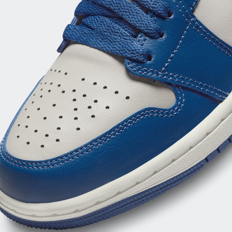 Air Jordan 1 Low "Georgetown" | DC0774-402