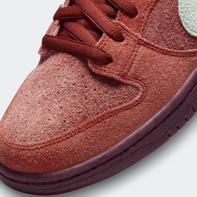 Nike SB Dunk Low "Mystic Red" | DV5429-601