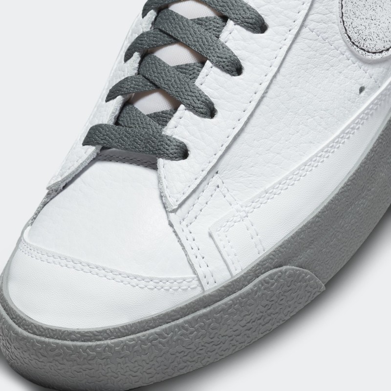 Nike Blazer Mid '77 Classics | DV7194-100