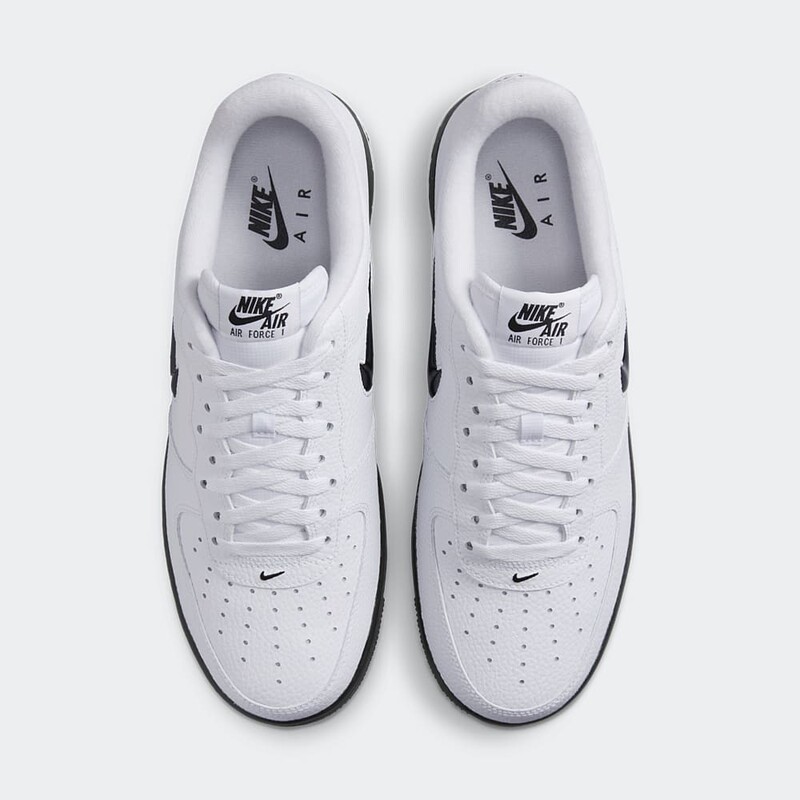 Black and white nike low tops on sale