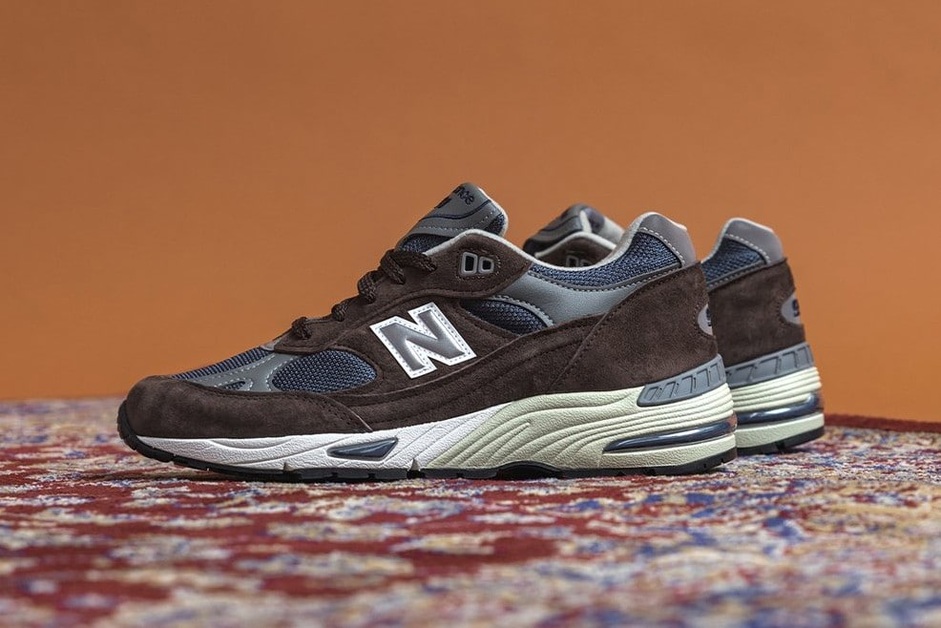 Kommender New Balance 991 Made in U.K. kleidet sich im edlen Braunton