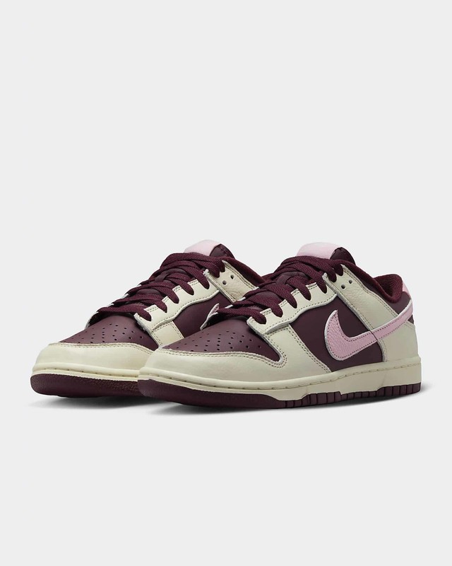 Nike Dunk Low Valentines Day | DR9705-100