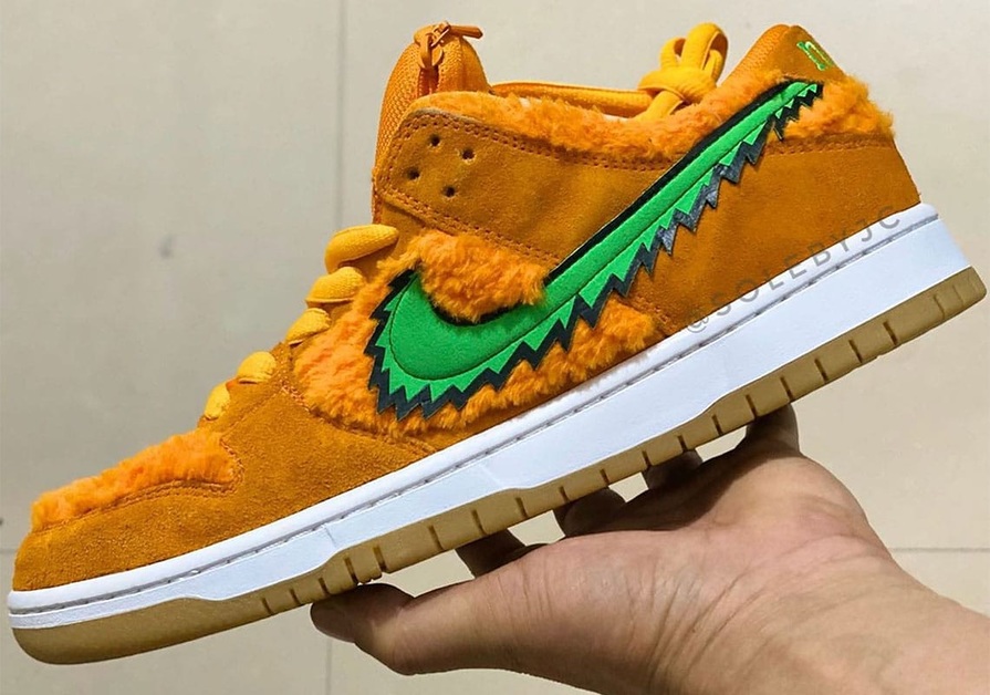 Ein orangefarbener Grateful Dead x Nike SB Dunk Low wurde gesehen