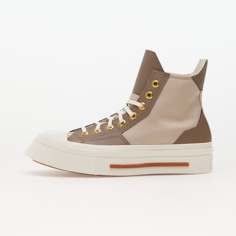 Converse Chuck 70 LAX Airport in Boyfriend Jeans & Beat-Up Converse Sneakers | A06430C