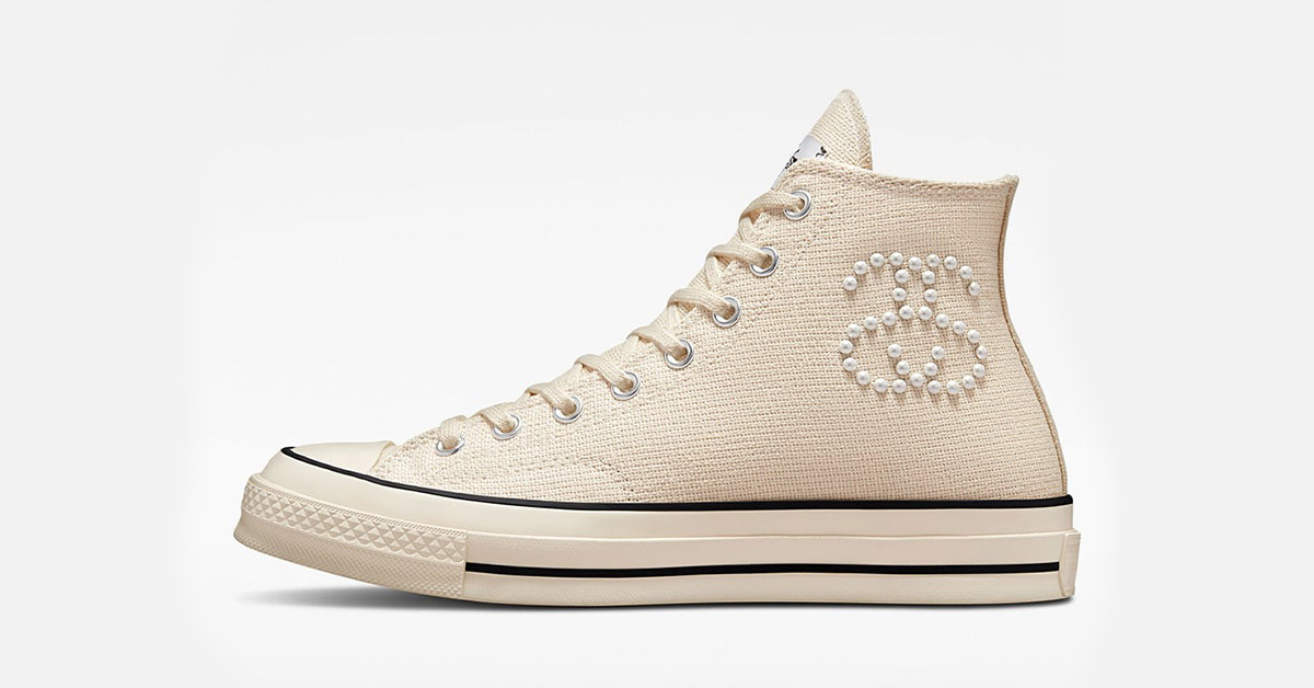 Perlen auf dem Converse Chuck 70 bilden das Logo von Stüssy Perlen auf dem Converse Chuck 70 bilden das Logo von Stüssy